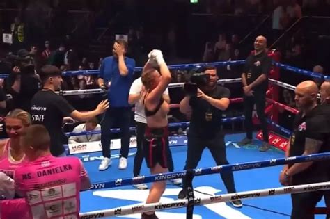 daniella hemsley boxing boobs|OnlyFans model Daniella Hemsley flashes crowd to celebrate。